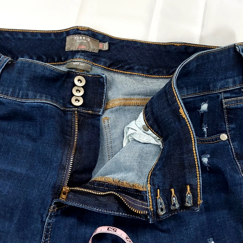 Torrid  Super Soft  Destructed Jegging